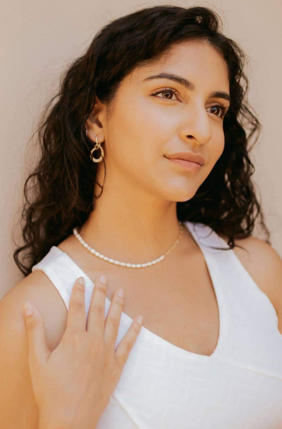 pearl chain necklace on model